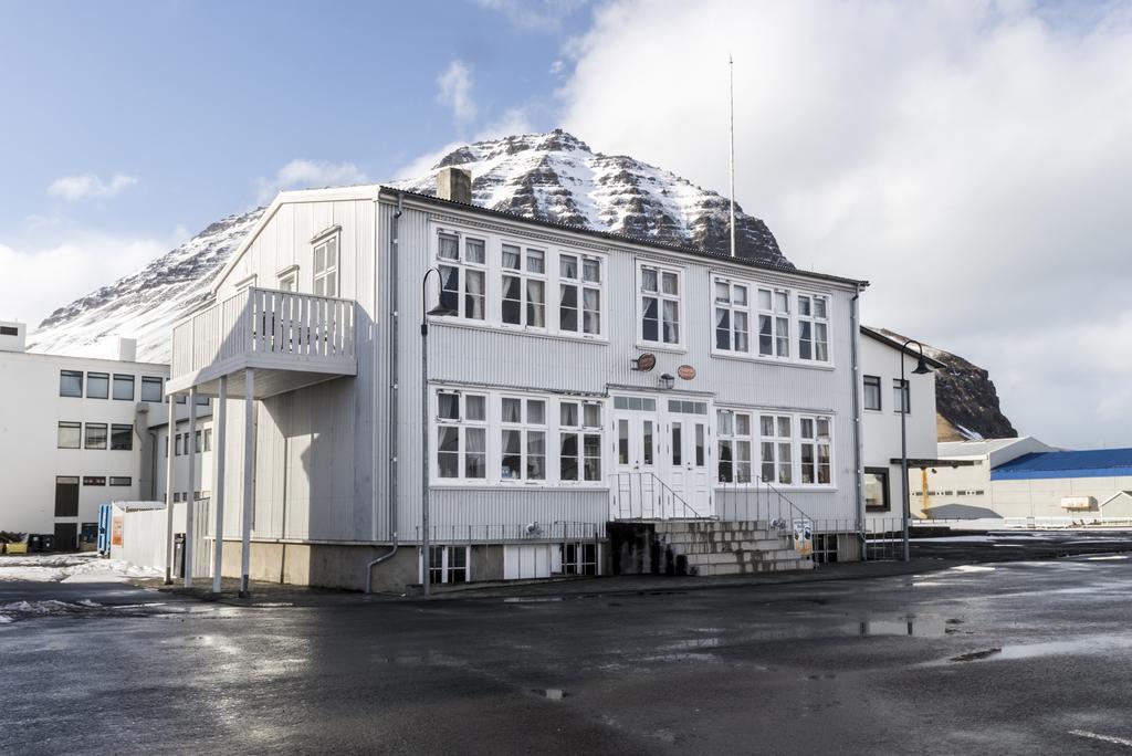 Einarshusid Guesthouse Bolungarvík Dış mekan fotoğraf