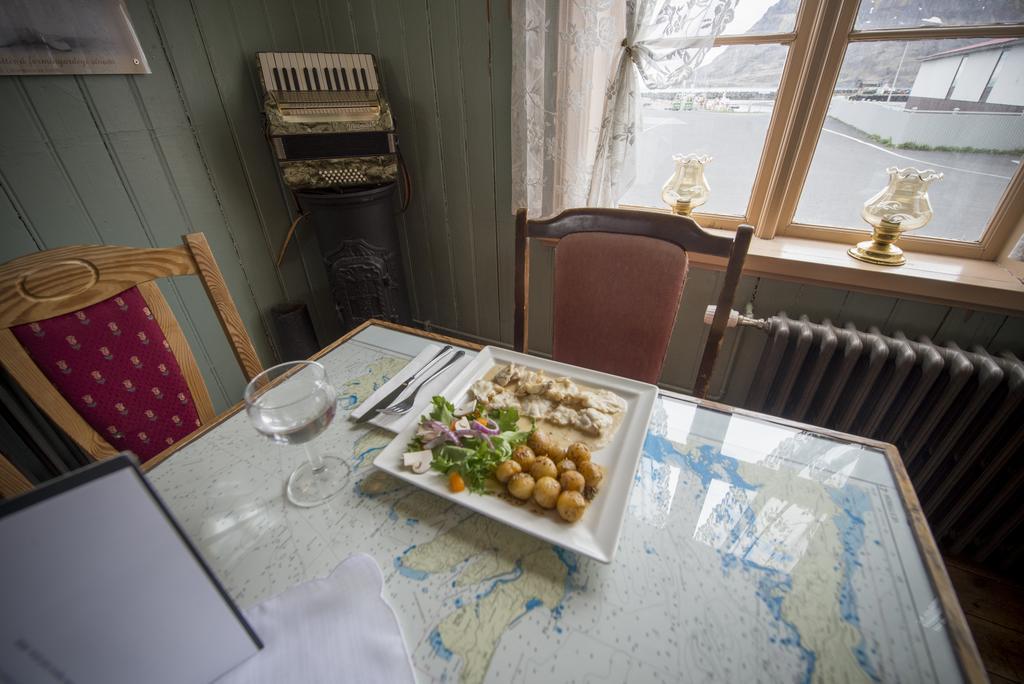 Einarshusid Guesthouse Bolungarvík Dış mekan fotoğraf