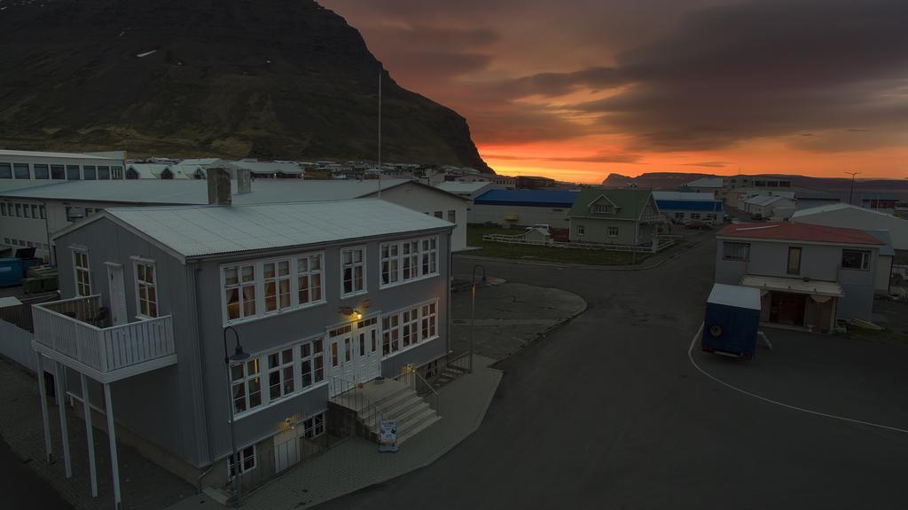 Einarshusid Guesthouse Bolungarvík Dış mekan fotoğraf