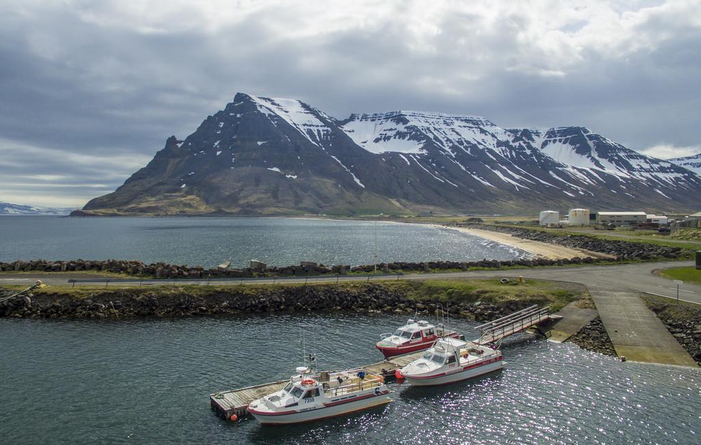 Einarshusid Guesthouse Bolungarvík Dış mekan fotoğraf